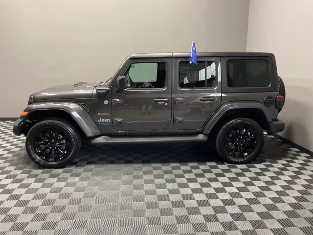 Used 2022 Jeep Wrangler Unlimited Sahara w/ Cold Weather Group AWD/4WD image 6