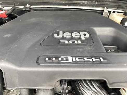 Used 2021 Jeep Wrangler Unlimited Sahara AWD/4WD image 7