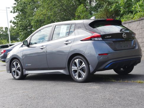Used 2018 Nissan Leaf SV w/ SV Technology Package FWD image 4