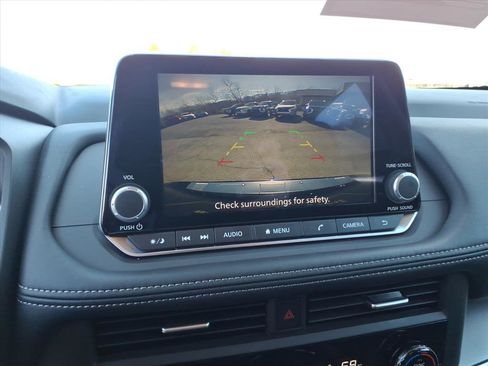 Certified 2025 Nissan Rogue SV image 11