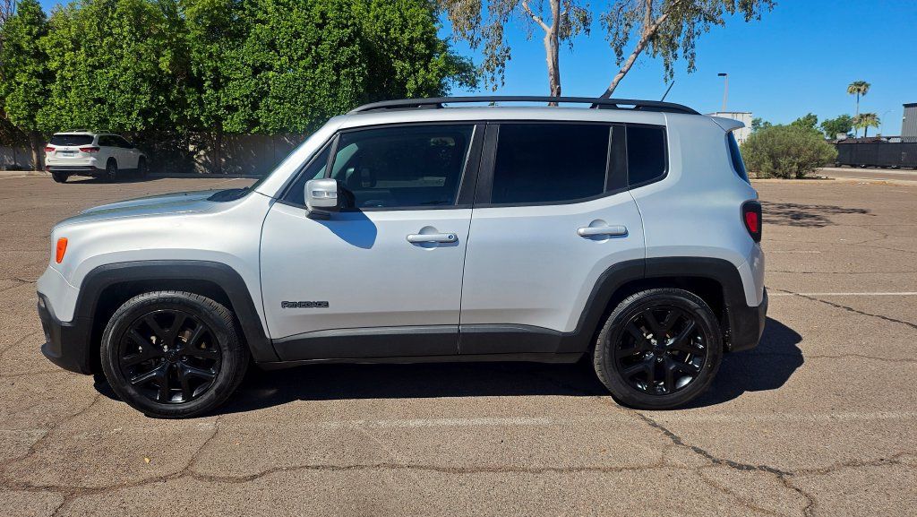 Used 2017 Jeep Renegade Altitude FWD image 7