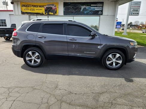 Used 2019 Jeep Cherokee Limited w/ Luxury Group image 2