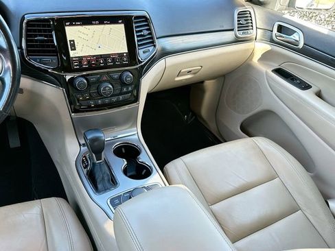 Used 2020 Jeep Grand Cherokee Limited image 24