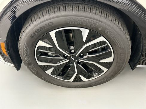 Used 2024 Kia EV6 Wind w/ Wind Technology Package AWD/4WD image 11