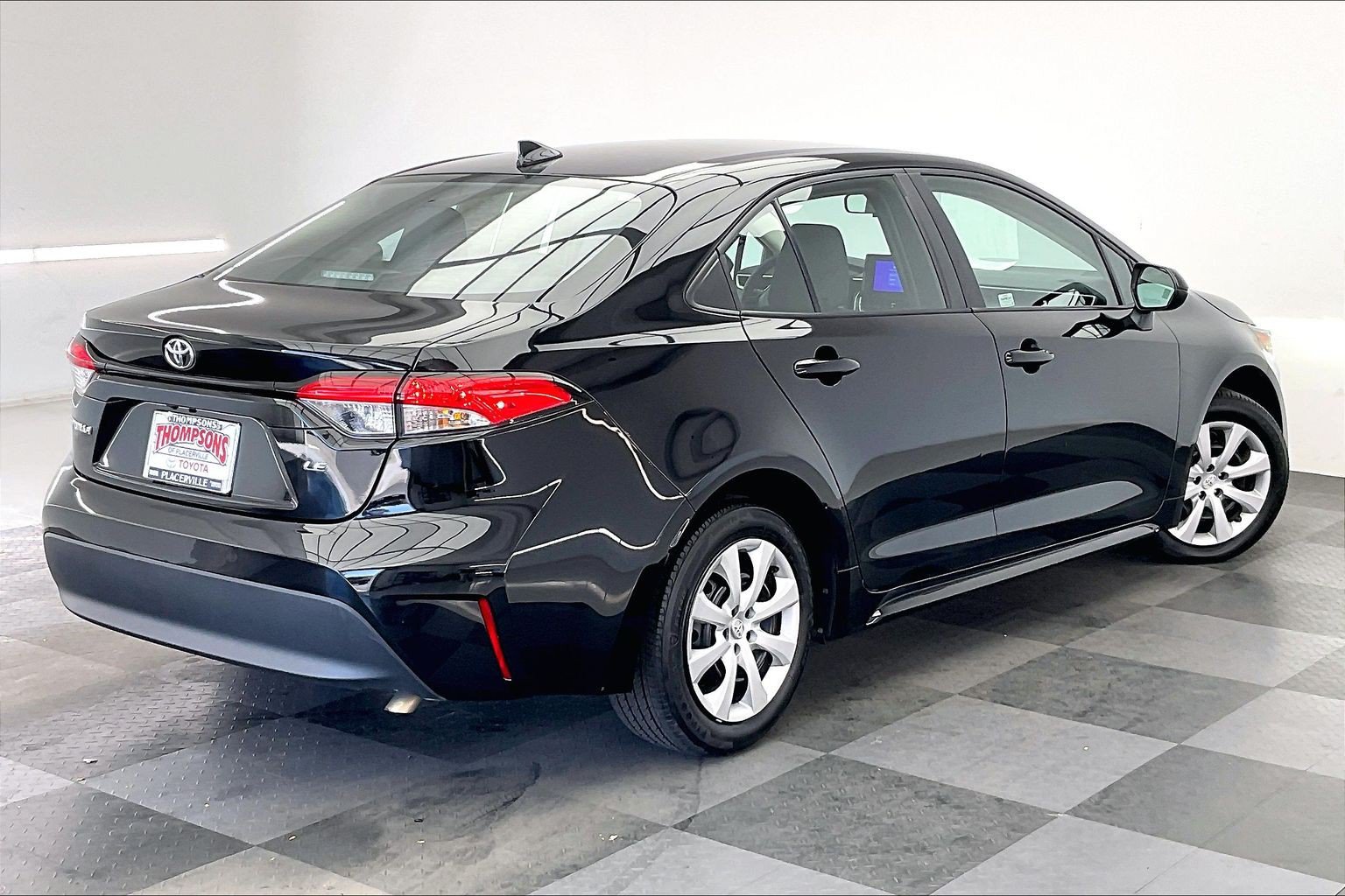 Used 2025 Toyota Corolla LE FWD image 13