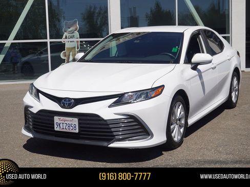 Used 2022 Toyota Camry LE w/ Convenience Package FWD image 1