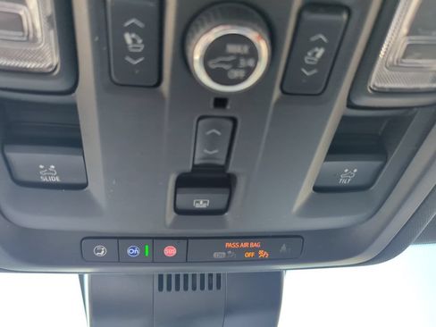 Used 2024 Chevrolet Tahoe High Country AWD/4WD image 23