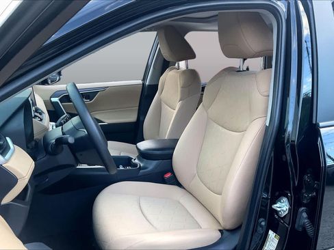 Used 2025 Toyota RAV4 XLE w/ Convenience Package AWD/4WD image 8