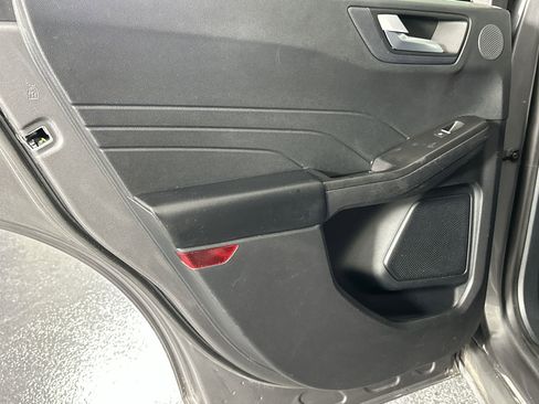 Used 2021 Ford Escape Titanium image 34