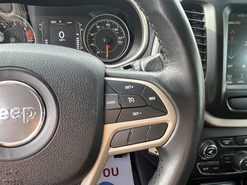 Used 2017 Jeep Cherokee Latitude FWD image 10