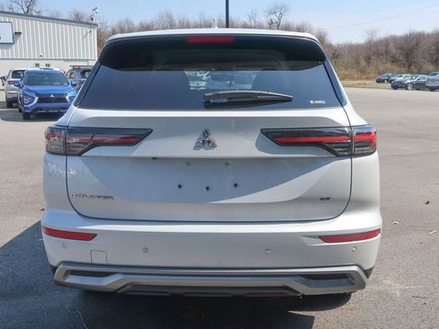 New 2026 Mitsubishi Outlander SE image 11