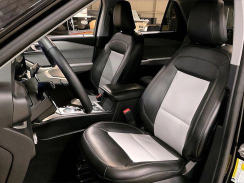 Certified 2022 Ford Explorer XLT w/ Equipment Group 202A image 23