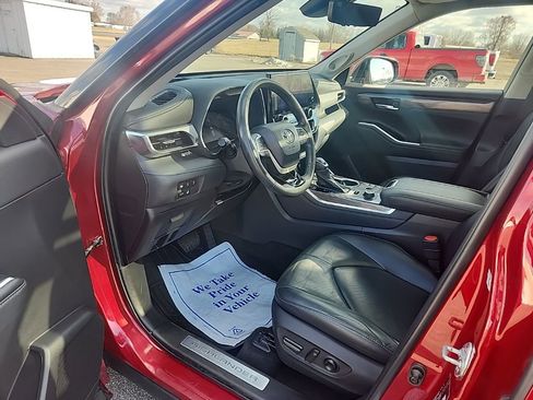 Used 2023 Toyota Highlander Platinum image 9