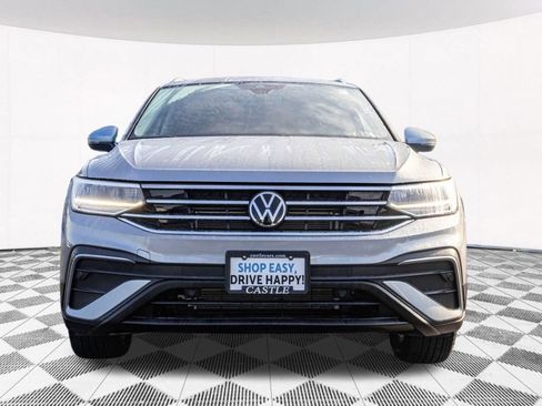 Used 2023 Volkswagen Tiguan SE w/ Panoramic Sunroof Package FWD image 5