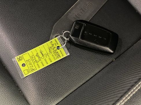 Used 2025 Toyota Camry SE FWD image 19