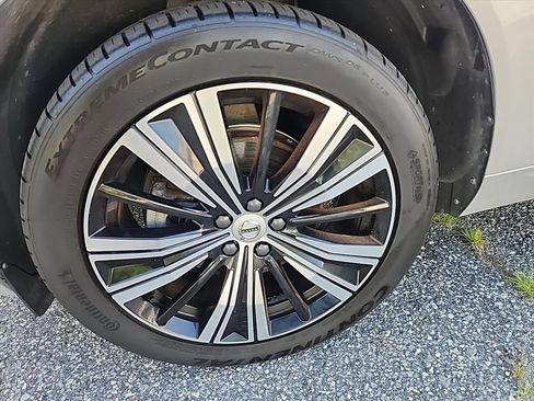 Certified 2023 Volvo XC60 B5 Plus w/ Climate Package AWD/4WD image 9
