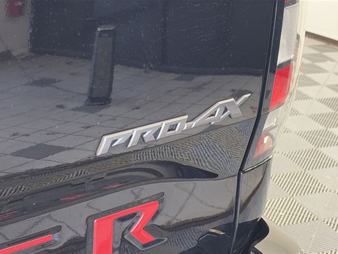 Used 2022 Nissan Frontier PRO-4X image 17