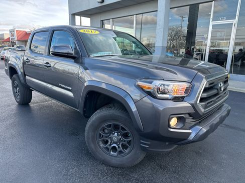 Used 2017 Toyota Tacoma SR5 image 47