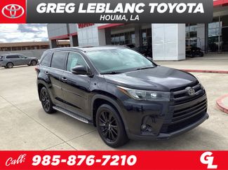 Used 2019 Toyota Highlander SE FWD video 1