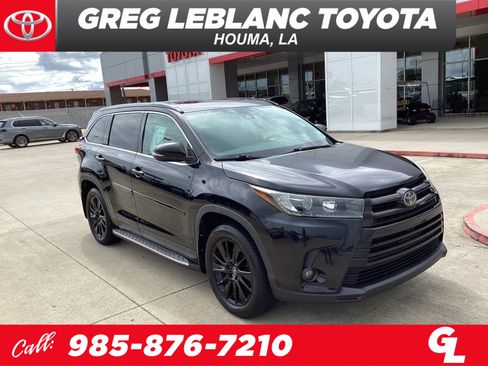 Used 2019 Toyota Highlander SE FWD image 1