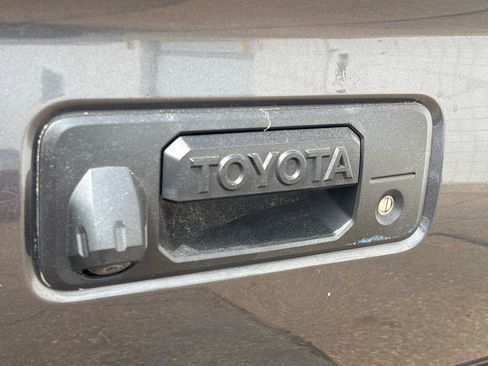 Used 2017 Toyota Tacoma SR5 w/ Tow Package image 28