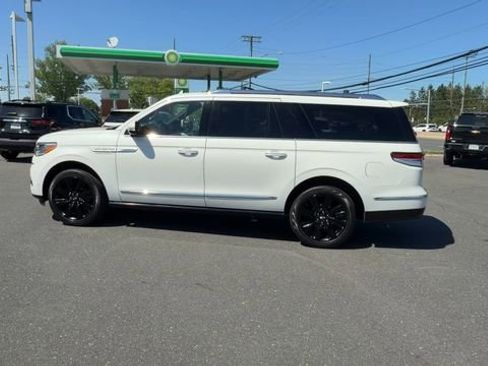 Used 2023 Lincoln Navigator L Reserve AWD/4WD image 5