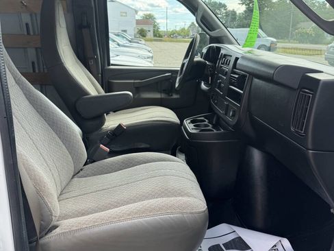 Used 2017 GMC Savana 2500 image 10