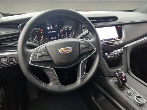 Used 2025 Cadillac XT5 Premium Luxury image 16