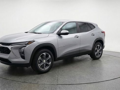 Used 2025 Chevrolet Blazer LT image 3