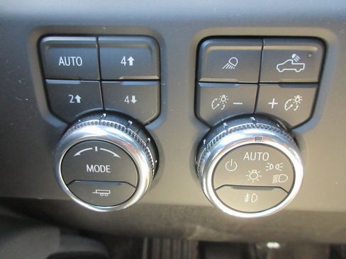 New 2026 GMC Sierra 2500 AT4 image 18