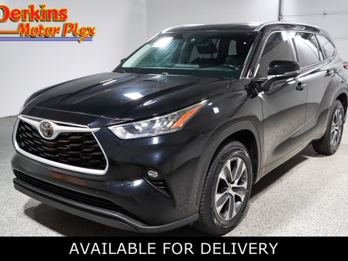 Used 2020 Toyota Highlander XLE FWD image 1