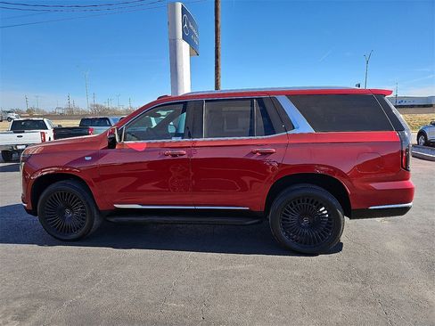 Used 2025 Cadillac Escalade Luxury image 3