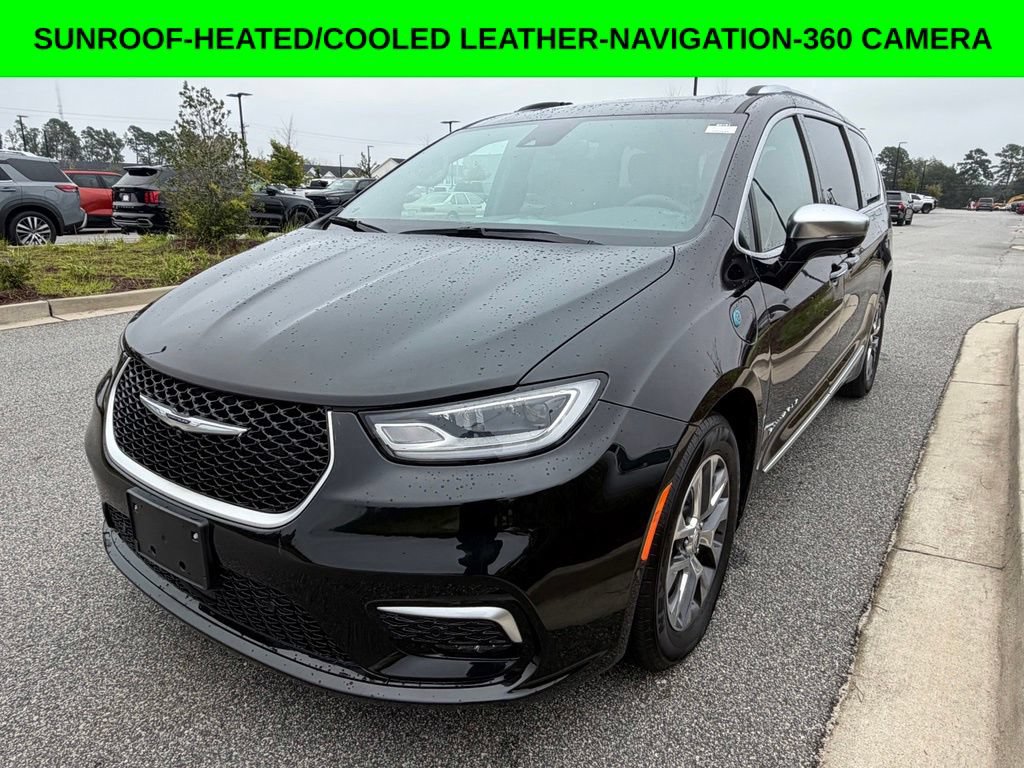 Used 2024 Chrysler Pacifica Pinnacle FWD image 1