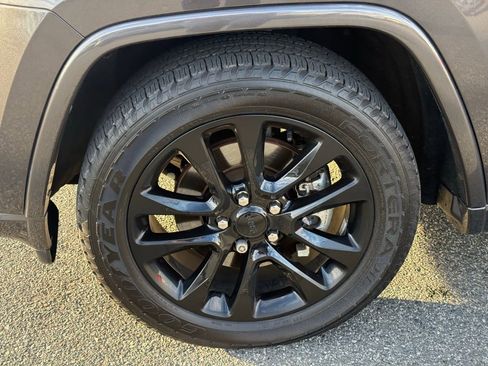 Used 2021 Jeep Grand Cherokee Laredo X image 11