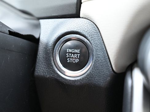 Used 2019 Toyota RAV4 XLE Premium w/ Cold Weather Package AWD/4WD image 28