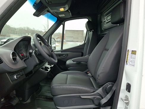 Used 2026 Mercedes-Benz Sprinter 2500 image 8