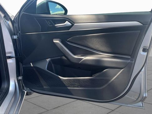 Used 2020 Volkswagen Jetta SE FWD image 23