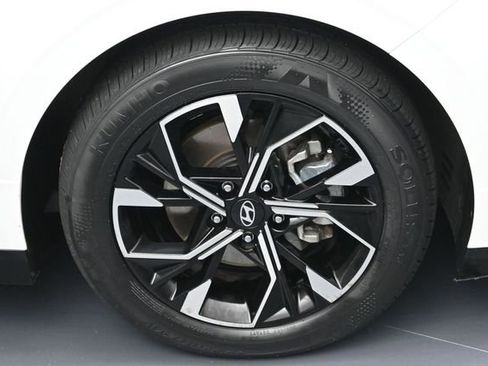 Used 2025 Hyundai Sonata SEL FWD image 6