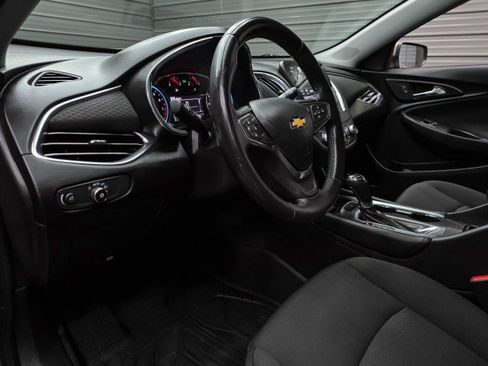Used 2017 Chevrolet Malibu LT FWD image 11