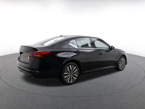 Used 2025 Nissan Altima 2.5 SV FWD image 9