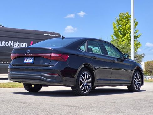 Used 2025 Volkswagen Jetta SE FWD image 5