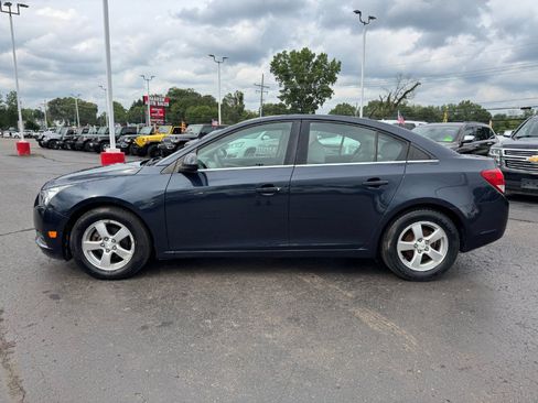 Used 2014 Chevrolet Cruze LT FWD image 2
