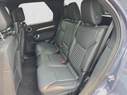 Used 2025 Land Rover Discovery Dynamic SE AWD/4WD image 14