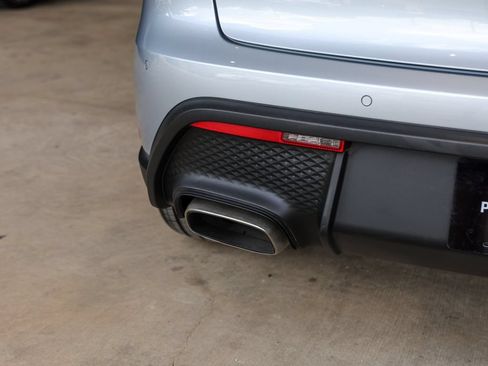 Certified 2023 Porsche Macan AWD/4WD image 15