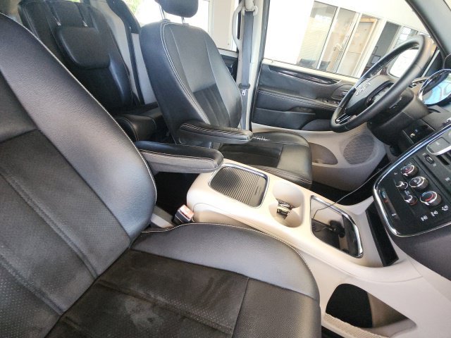Used 2017 Dodge Grand Caravan SXT FWD image 16
