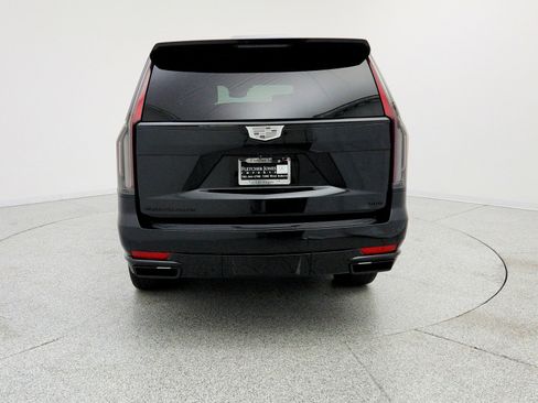 Used 2024 Cadillac Escalade Premium Luxury image 6