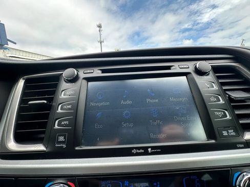 Used 2015 Toyota Highlander Limited FWD image 23