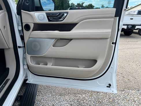 Used 2021 Lincoln Navigator Reserve AWD/4WD image 21