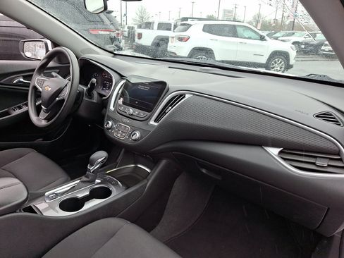 Used 2025 Chevrolet Malibu LT image 11