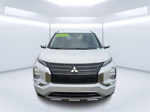 Used 2023 Mitsubishi Outlander SE image 8